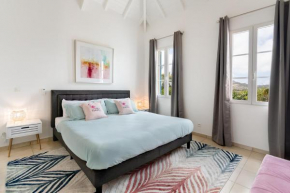 VILLA FLAMINGO, Beautiful 2 bedroom house - 1 min from the beach!